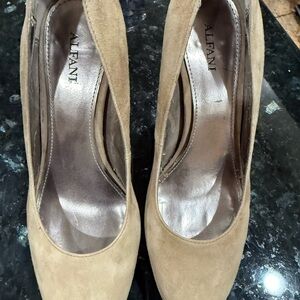 High heel corkscrew pumps